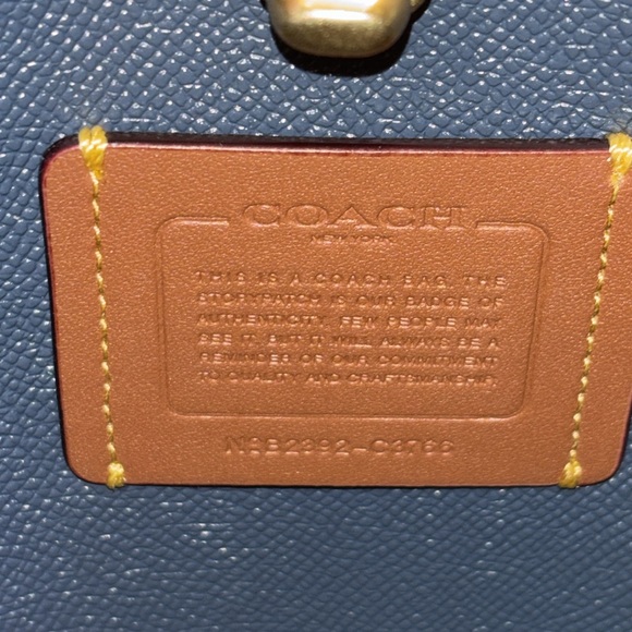 COACH Willow Bucket Bag BRIGHT GREEN MULTI  Navy Pebble Leather NWOT - Picture 9 of 9